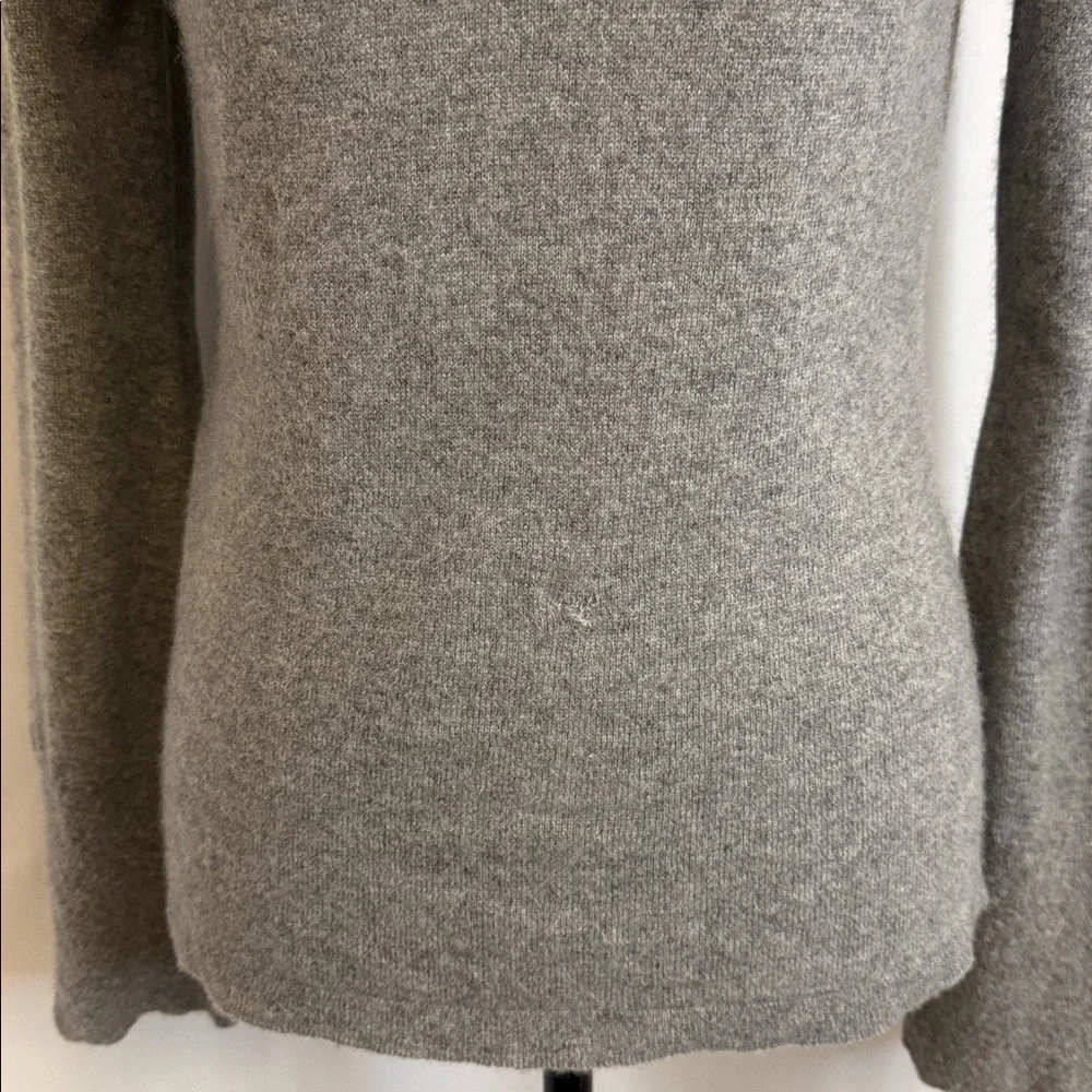 Ann Taylor Cashmere Gray V-Neck Sweater Scalloped Trim Small